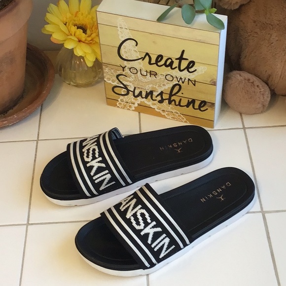 ‘Danskin’ Sunset Slides (#5) - Picture 2 of 7